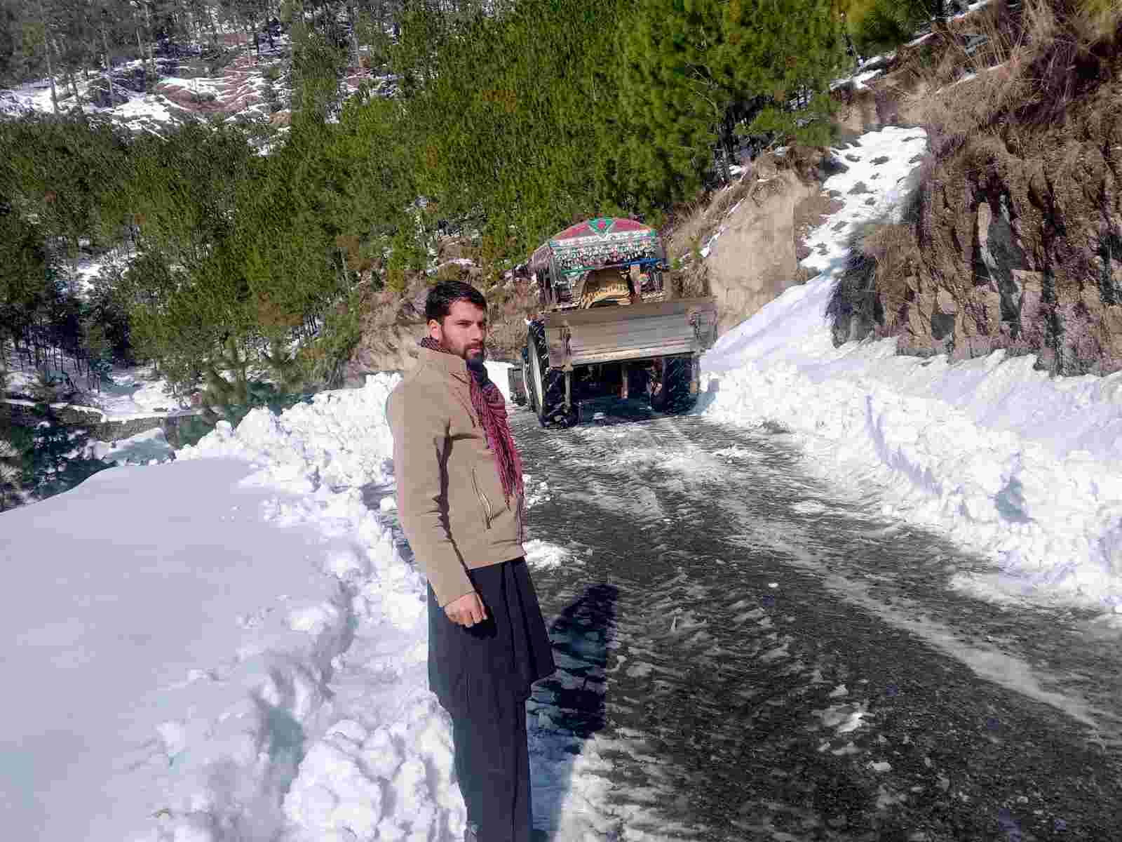 Mujahidin to Amber Garhi, Bayo Kunjo Road