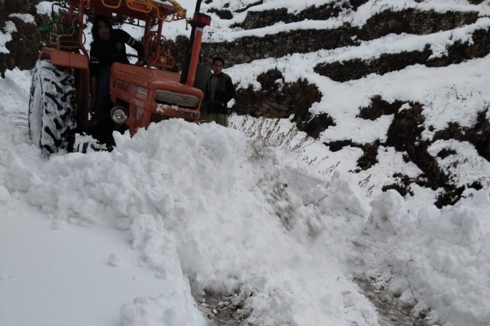 Karo dara (left side) Road