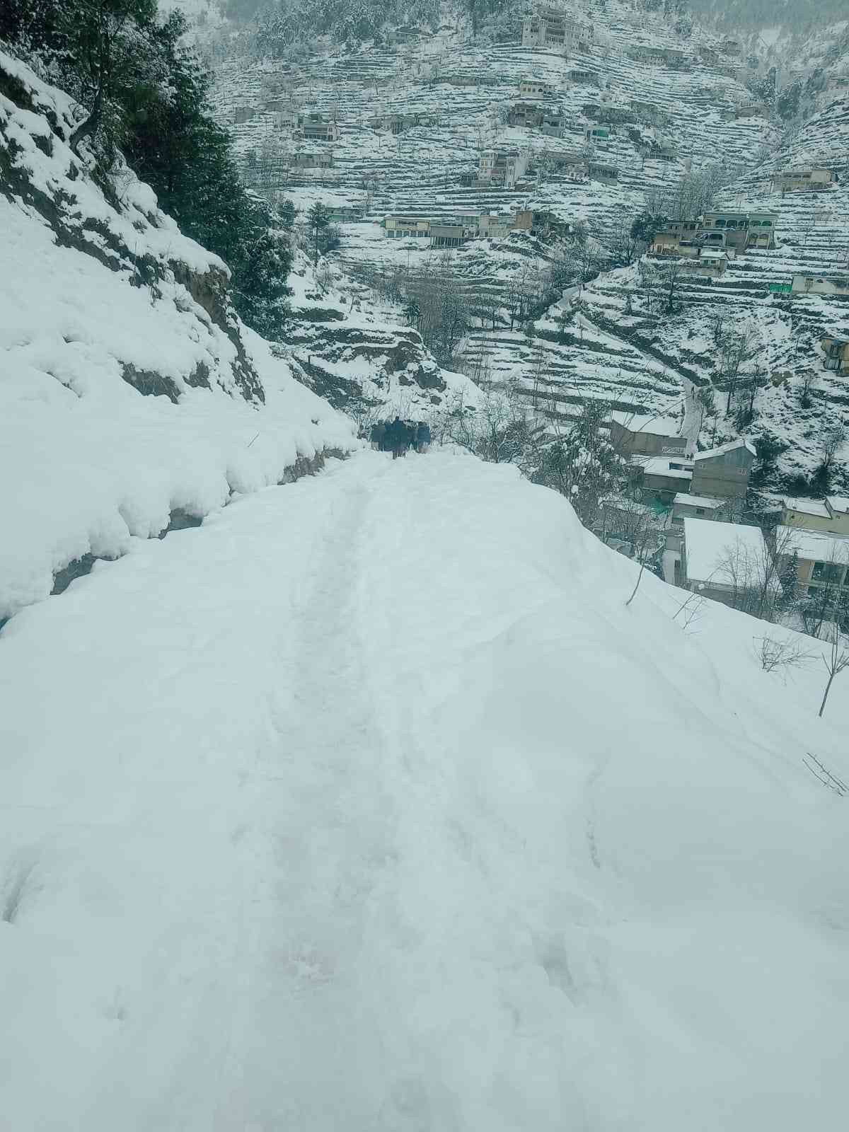 MANAI ASHARAY AWARA ROAD